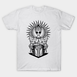 The alien King Arthur T-Shirt